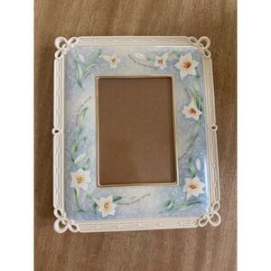 Lenox Portrait Gallery Sentiment Lily Picture Frame for 5x7 photo/picture.